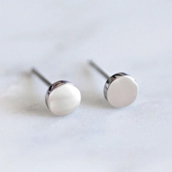 CLOSED CIRCLE STUD EARRINGS (PAIR)