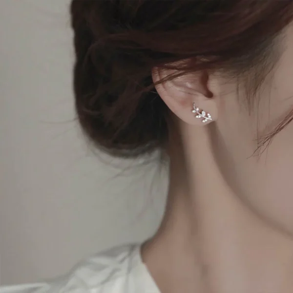 SPARKLING LEAF CLIMBER EARRINGS (PAIR)